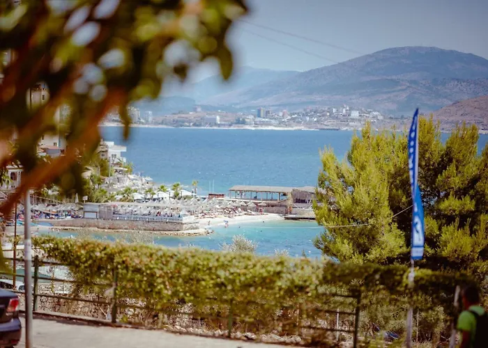 Gloal Suites & Residence