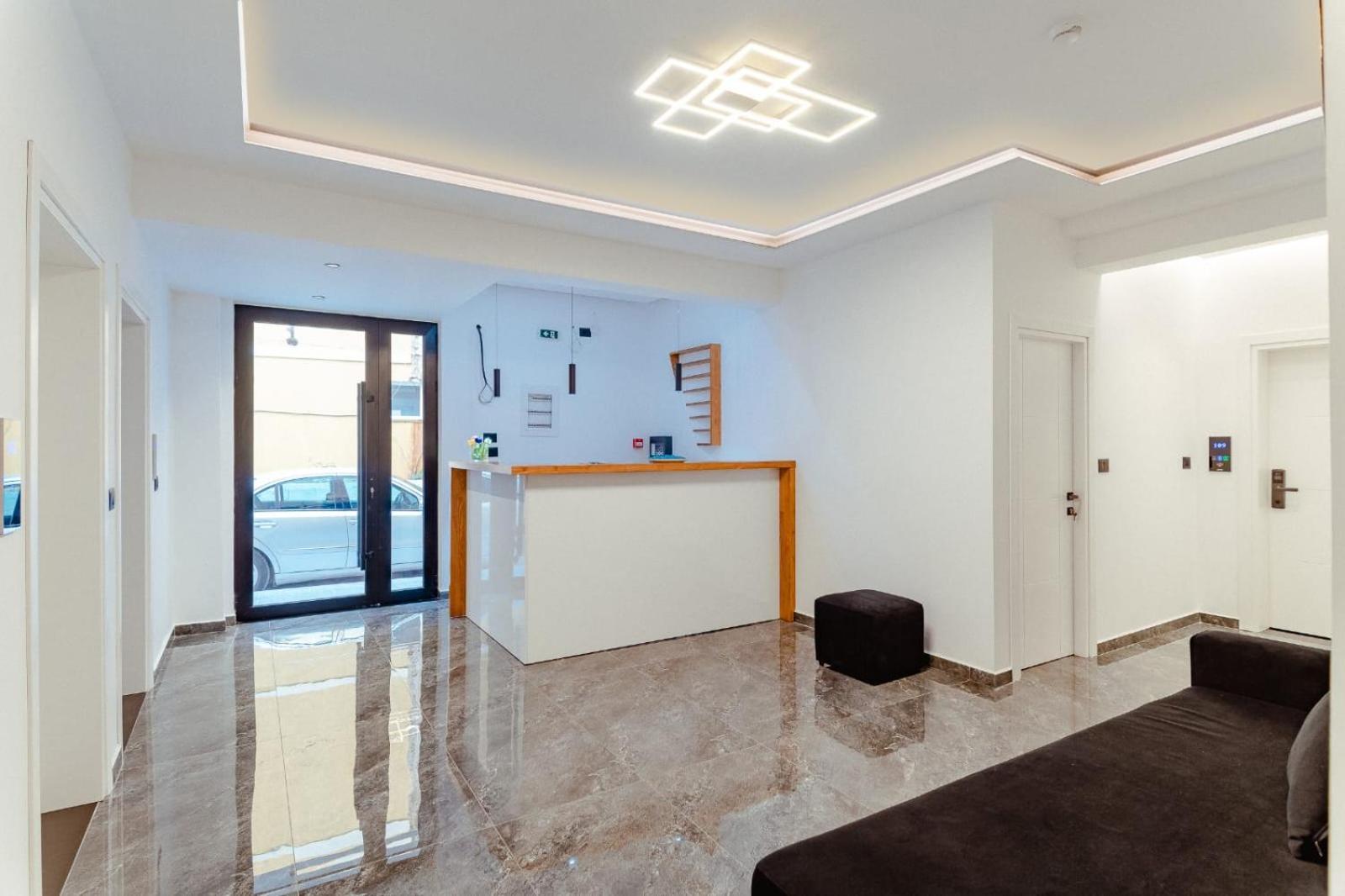 Apartment Gloal & *