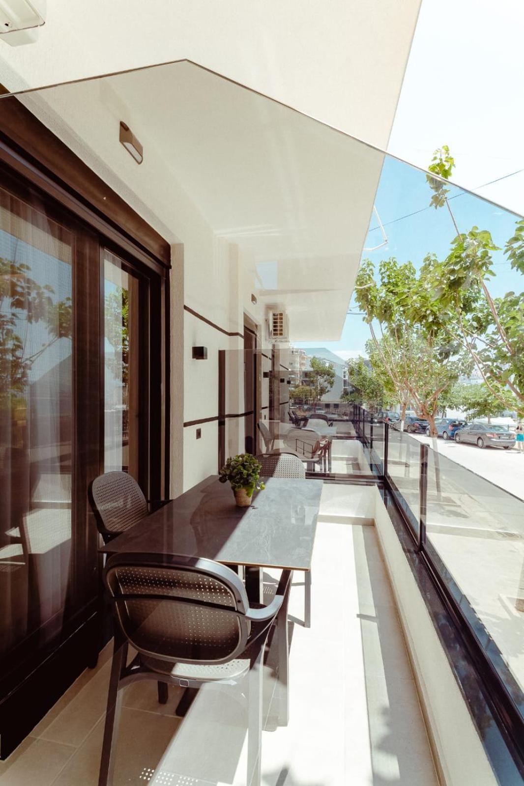 Gloal & Apartment