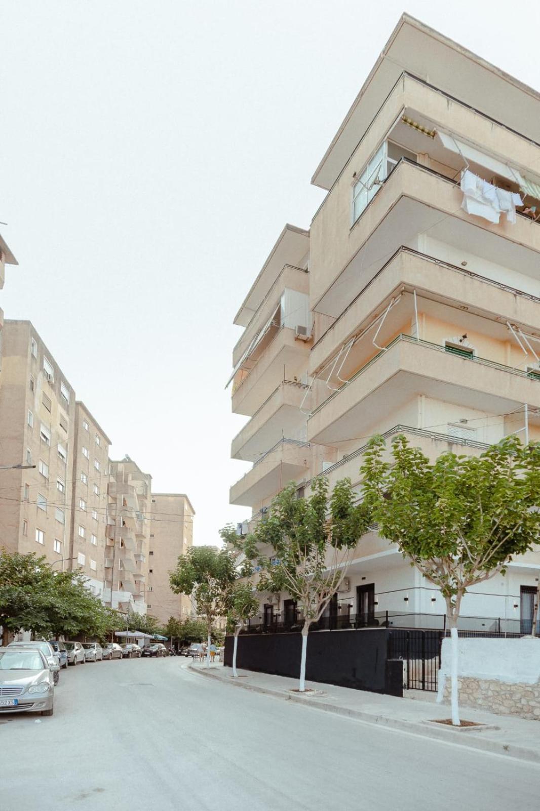 Gloal & * Sarandë